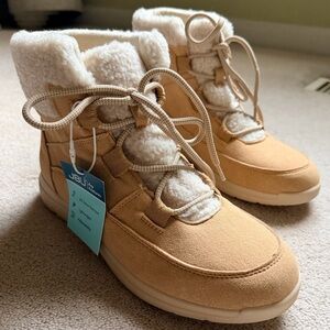 JBU Tan Boots with White Fur Lining